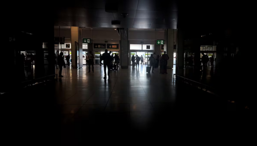 Aeropuerto de Madrid-Barajas durante el apagón de este lunes. Foto: Jaime Villanueva