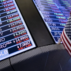 Imagen representativa de números de Wall Street, bandera estadounidense. FOTO: EFE/Justin Lane