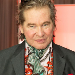 Val Kilmer sonríe a cámara. Foto: Fuente externa